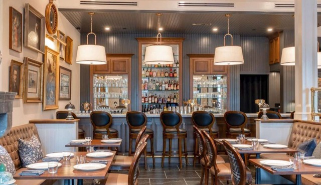 Leesburg Luxury Stay with Dining + Pets Stay Free