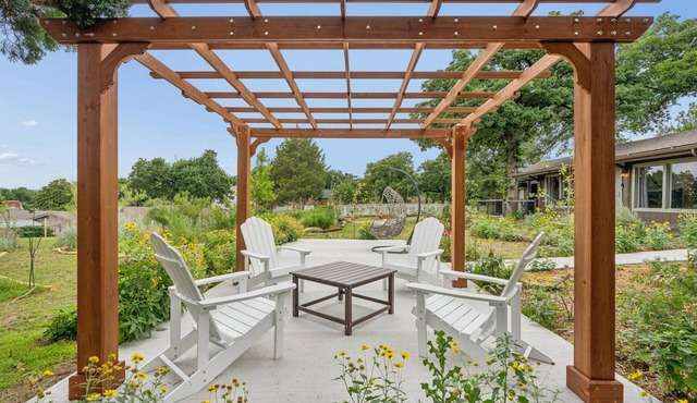 Log Cabin | Sleeps 10 | 12mins Lake Overholser — room for the whole group. #MW