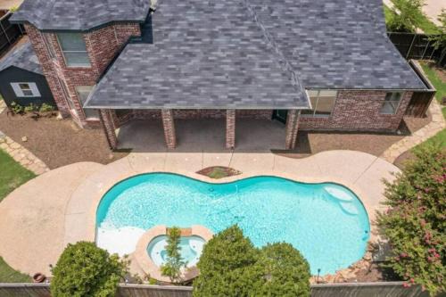 Lovejoy Serenity - Amazing pool, Games, Movie Room
