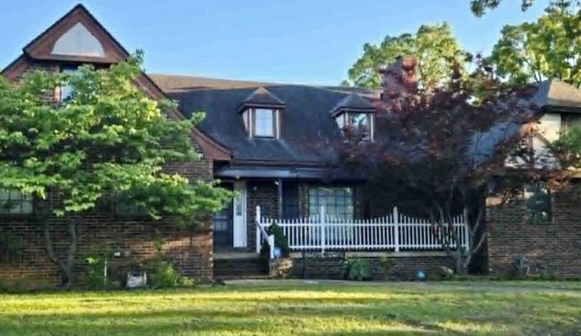 Lovely 3-bedroom house with AC in vibrant Warsaw
