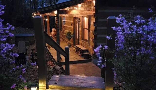 Lovely private 2-bedroom cabin near river