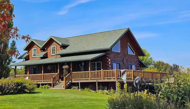 Luxe Amish Log Cabin | 10 Acres | Private Pond | Kayak | Pizza Oven | ATV Trails