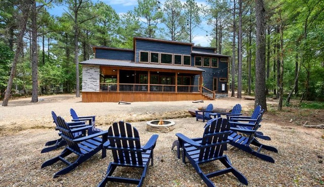 Luxe Cabin, 4BR, Hot Tub, ATV Trail, Dog Friendly