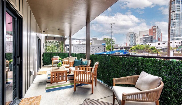 Luxe Condo - Downtown Nashville - Walk to Broadway/The Gulch - Heated Pool 3/1
