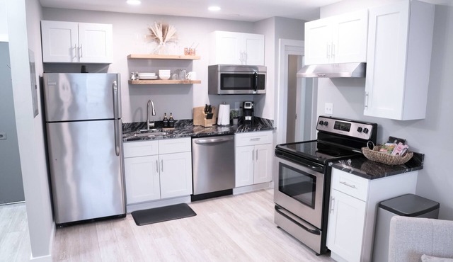 Luxury Condo w/Pool *Newly Renovated*