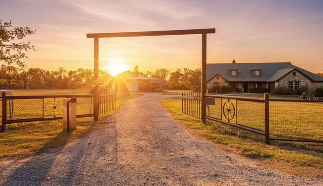 Luxury Farmhouse on 10+ Acres, Swim Spa + Event Hall & Guest Suite