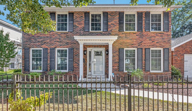 Luxury Home Historic location 4BR-3 FullBath- Walk 3 min beach, 10 to downtown