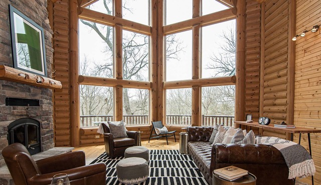 Luxury Lodge Near Galena, Field of Dreams & Skiing, 6 Private Suites