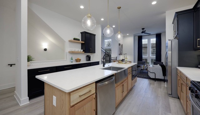 Luxury Superstar Townhome - Large Private Terrace