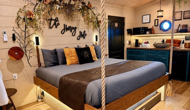 Luxury Treehouse Near Dollywood