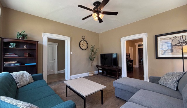Madison House 2 - Spacious 2BR Home Steps from Historic Downtown St. Charles