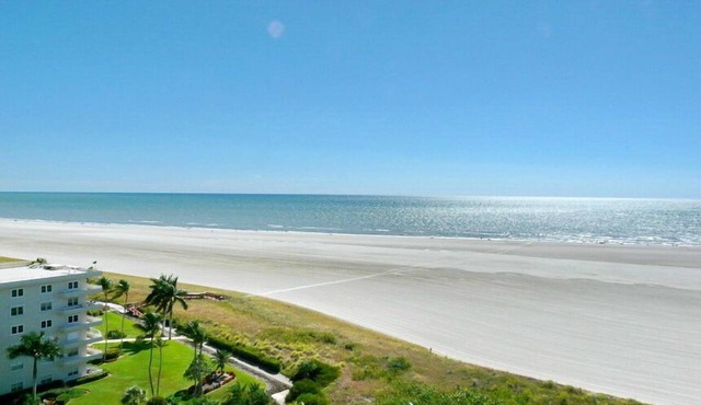 Magical Beachfront Condo | Pool & Ocean Views