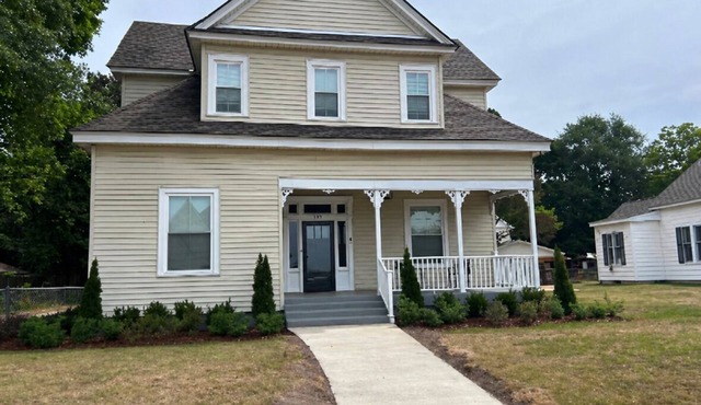 Marvelous 5-bedroom house with AC in charming Tuskegee