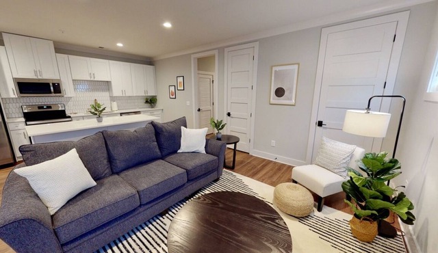 Melrose Flats ★ Minutes from 12th South & Broadway Unit 201