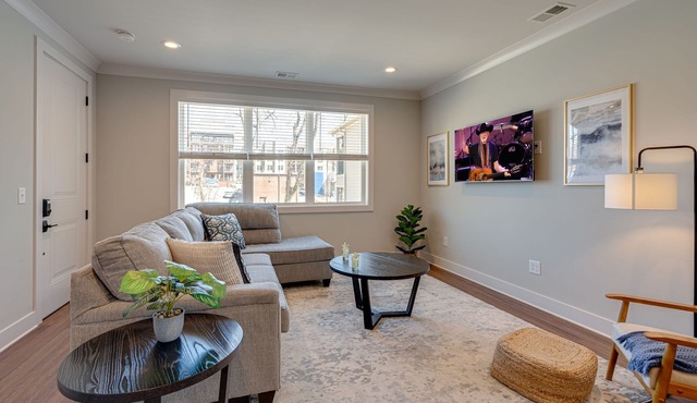 Merry Melrose -Mins to Broadway- Sleeps 6