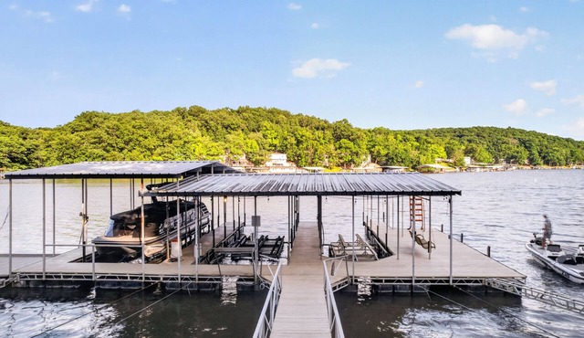 Mimosa House - 5 bdrm house with large dock!