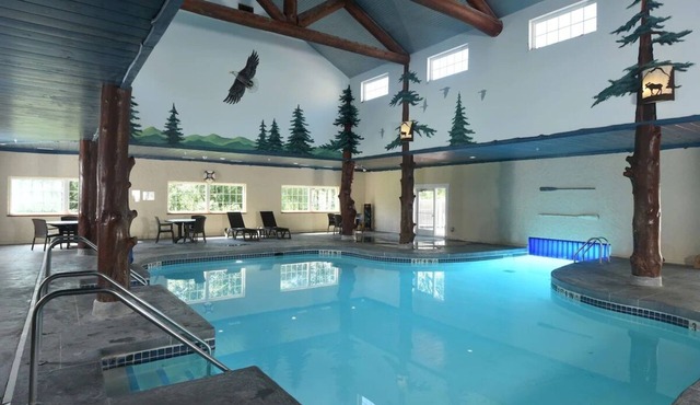 Mini Premier Suite w/Heated Pool & Breakfast | 4mi to Lake Onalaska