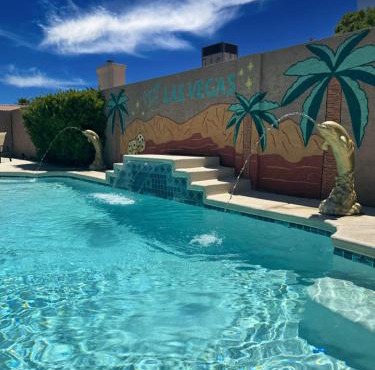 Mirage Pool House - Heart of LV, Swimming Pool, Games, heavenly relaxation