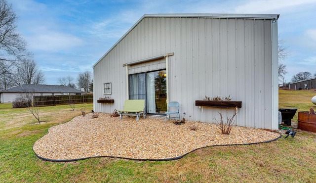 Missouri Couple's Retreat: 'Shouse' w/Patio, Yard
