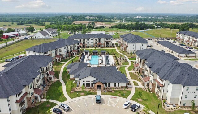 Modern 1 Bed Apartment Complex - Owasso, OK