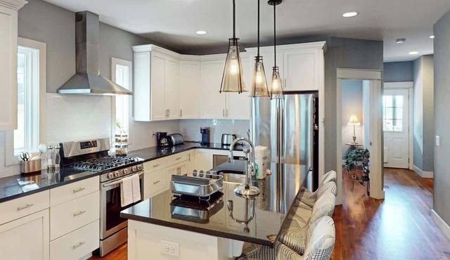Modern 3BR Townhome W Private Balconies Near DTN
