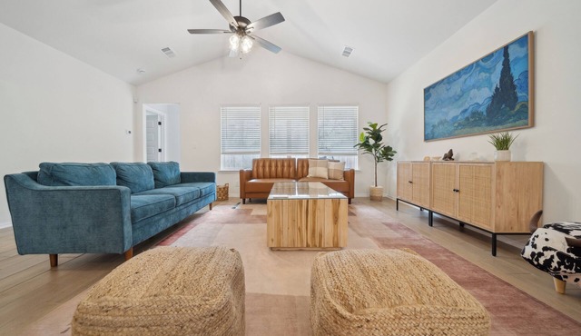 Modern 4BR Tulsa Retreat for Groups Fire Pit + Game Room Walk to TU/Midtown