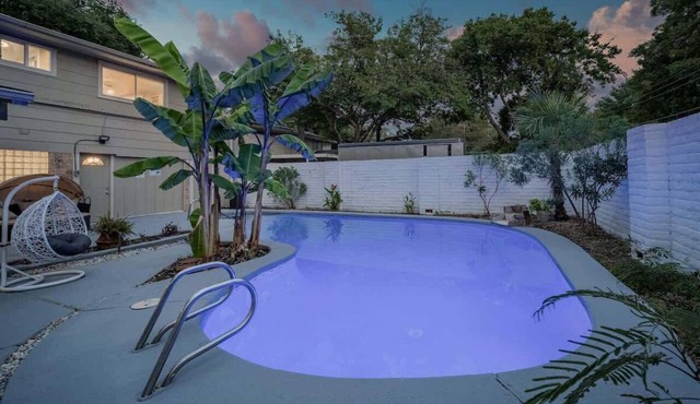 Modern 5BR w/Pool, Cinema & Game Room