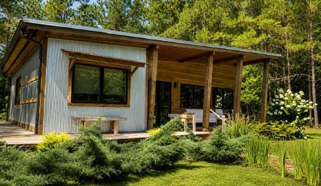 Modern cabin minutes from Square! New Listing!