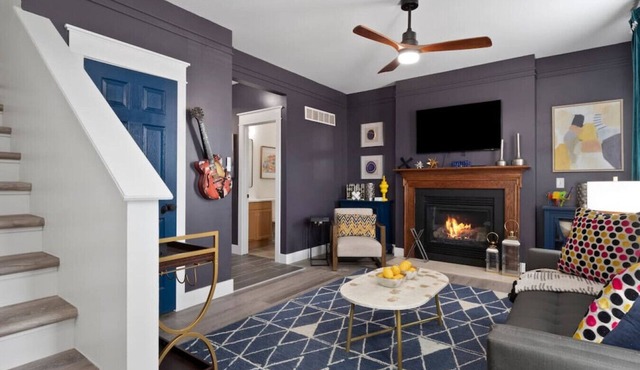 Modern Escape/ Sleeps 12/Near St. Louis Must-Sees