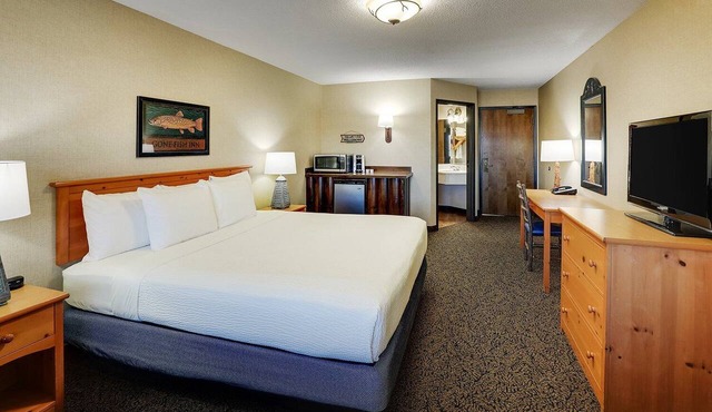 Modern Stay in Moline | 4.0 mi to Figge Art Museum | Downtown Attractions