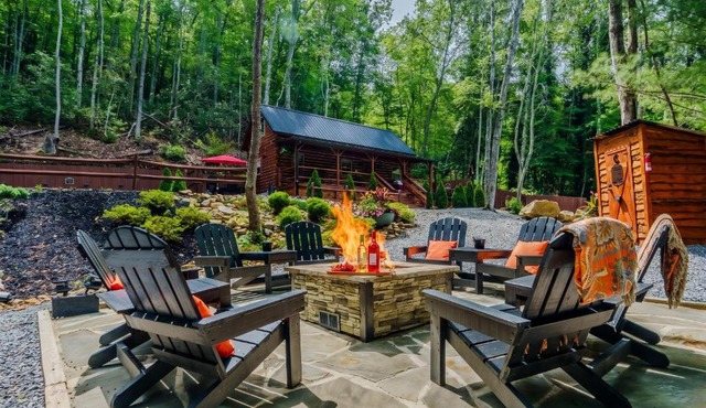 Monarch Mountain Luxury Cabin w Hot Tub and Pet Friendly Cabin B