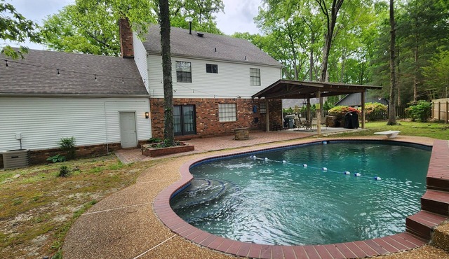 MONTHLY STAYS-The Ultimate Retreat, 5 BR+ Extra Space Beds - Outdoor Pool