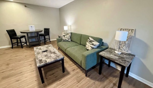 Near Aksarben & Baxter Arena, WiFi and Parking