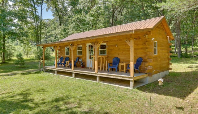 Near Trails, Lakes, Parks! Country Cabin
