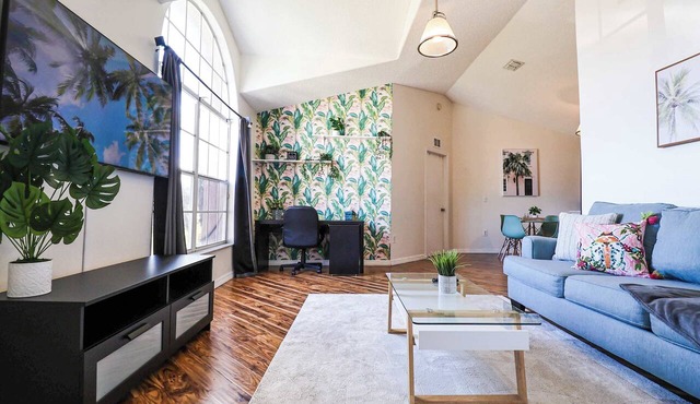 New APT 15Min Drive DisnyAirport&Parks KngBed Pets