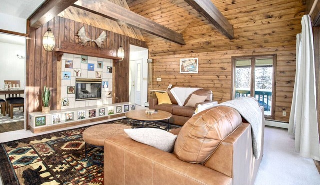 NEW! Rustic Cozy Moose Chateau 4b3b Center Located