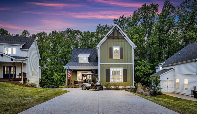 New Tims Ford Lake House w/Golf Cart, 4 bedrooms, arcade and games!