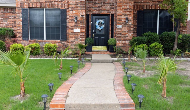 Newly renovated 3 bedroom house near Allen premium outlets