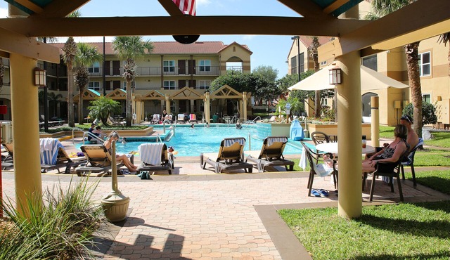 *Newly Renovated* Cozy Two Bedroom Resort Condo Very close to DISNEY