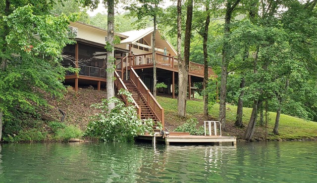 NOT ACCEPTING BOOKINGS Private lake - PETS WELCOME