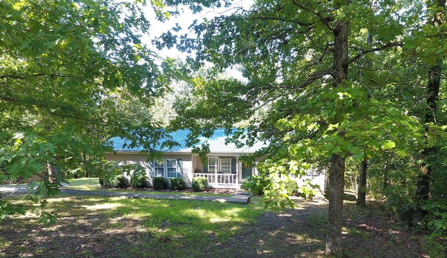 Oak View Cabin, Stewart, Tn., Very Remote, Big Screened In Back Porch!