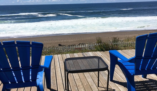 Oceanfront Remodeled Gleneden home, Great location, Amazing Views, Fireplace.
