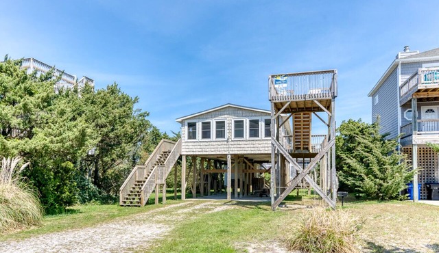 Oceanside cottage just a short walk to the beach with a community pool!