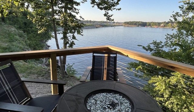 On Waters Edge*Epic Lake Views*Couples*Modern Luxe