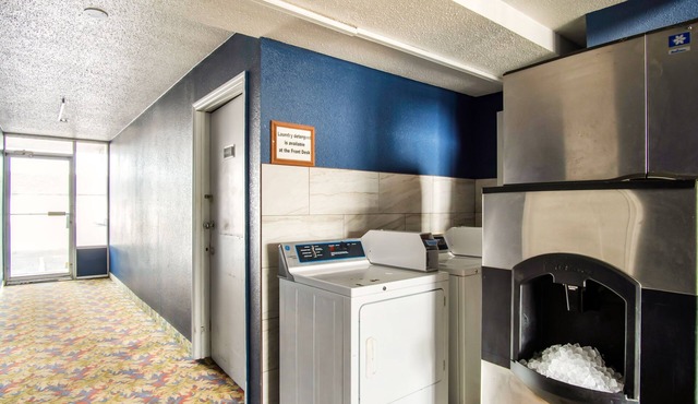 OYO Hotel Hutchinson KS West 4th Ave