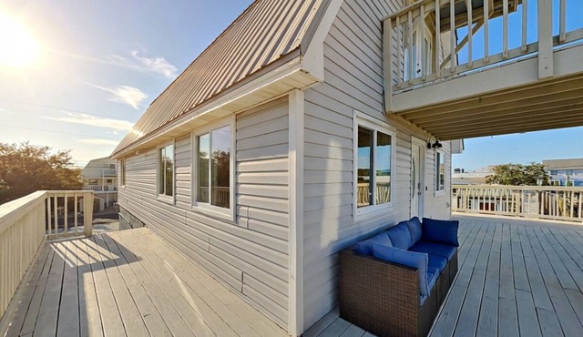 PC Beach Retreat C | 0.5mi to Beach, Wraparound Deck, Gulf View