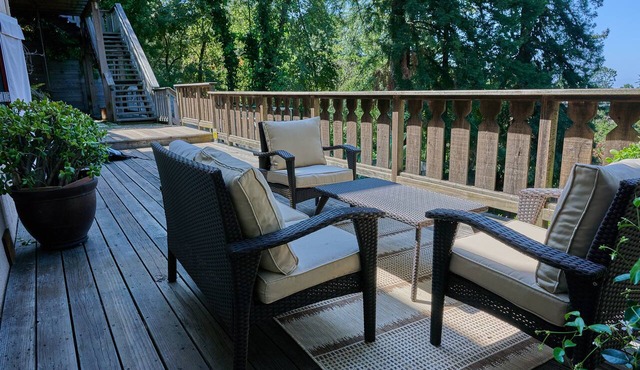 Peaceful Berkeley Hills Studio - Bay View + Private Deck + Prime Location