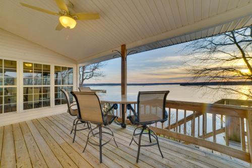 Peaceful Big Sandy Home w/Deck on Kentucky Lake!