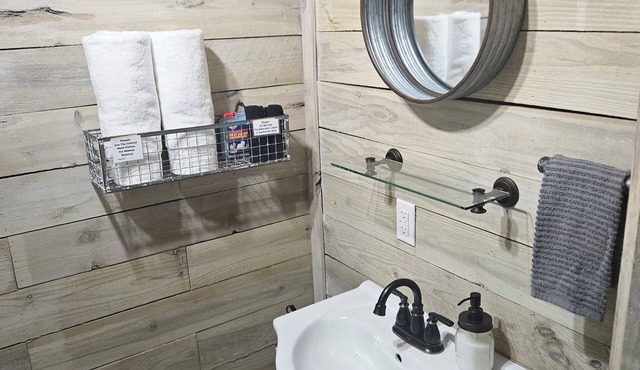 Peaceful Cozy cabin,With Hot tub,Near Branson & Thunder Ridge Arena,and Marina