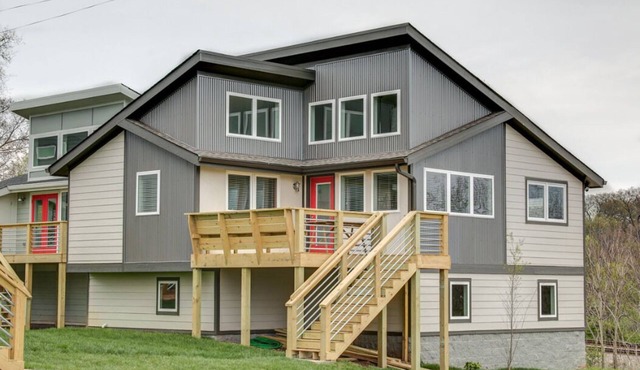 Perfect Downtown Views for the 4th of JULY/Watch FIREWORKS from private deck